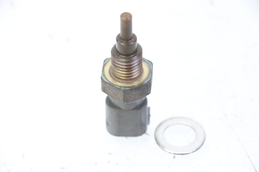 photo de WATER TEMPERATURE SENSOR HONDA FES S-WING SWING ABS 125 (2007 - 2015) - Component detail
