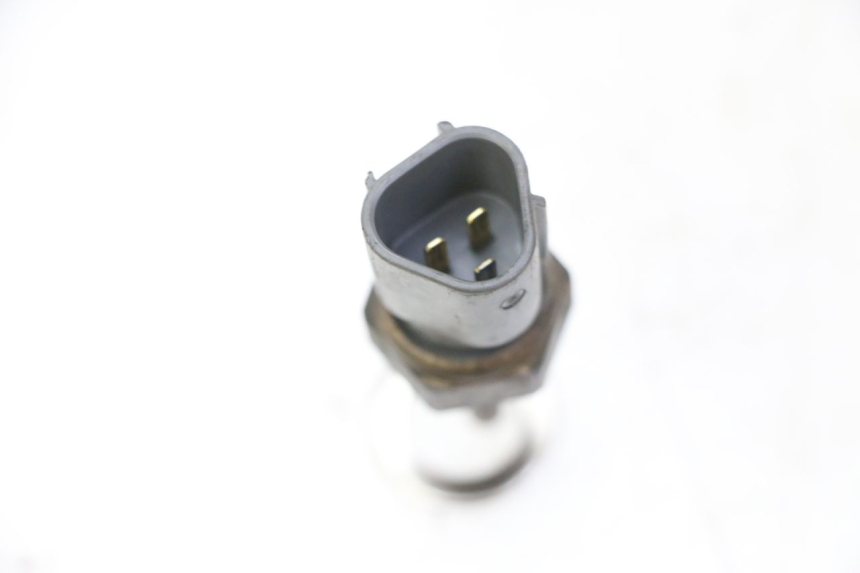 photo de WATER TEMPERATURE SENSOR HONDA FES S-WING SWING ABS 125 (2007 - 2015) - Zoom on usage condition