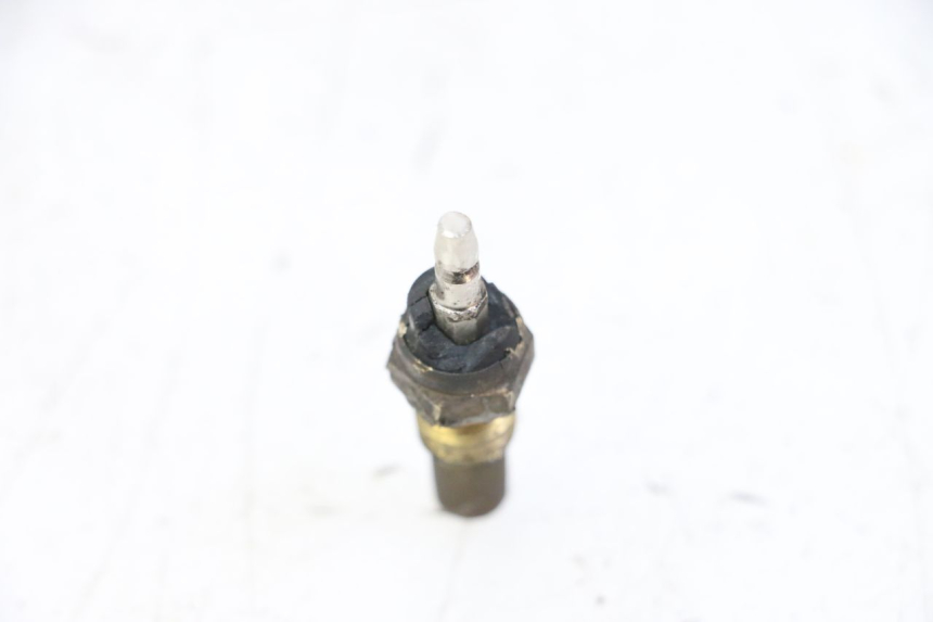 photo de WATER TEMPERATURE SENSOR KYMCO GRAND DINK 125 (2008 - 2014) - Alternative perspective
