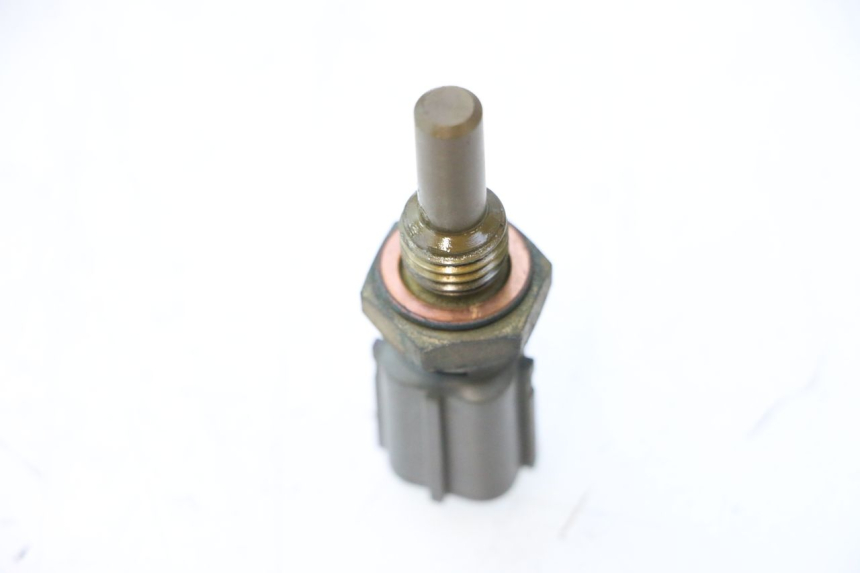 photo de WATER TEMPERATURE SENSOR SUZUKI GSR 600 (2005 - 2012) - Zoom on usage condition