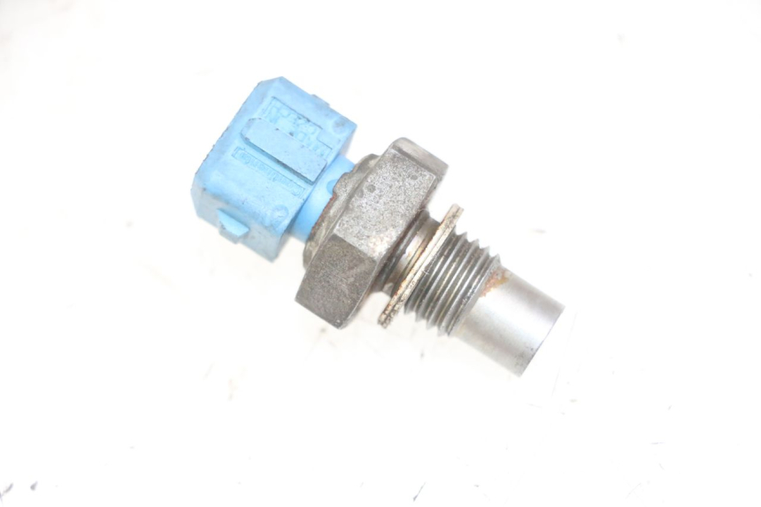 photo de WATER TEMPERATURE SENSOR PIAGGIO MP3 LT 300 (2010 - 2016) - Zoom on usage condition