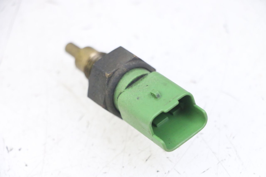photo de WATER TEMPERATURE SENSOR PIAGGIO MP3 LT 400 (2007 - 2012) - Zoom on usage condition