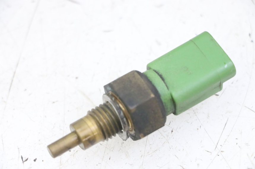 photo de WATER TEMPERATURE SENSOR PIAGGIO MP3 LT 400 (2007 - 2012) - Alternative perspective