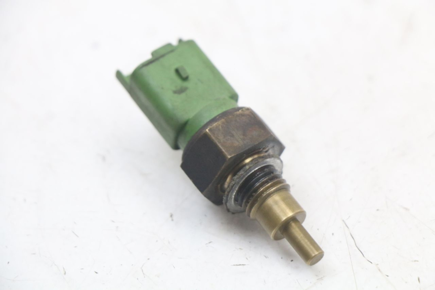 photo de WATER TEMPERATURE SENSOR PIAGGIO MP3 LT 400 (2007 - 2012) - Zoom on usage condition