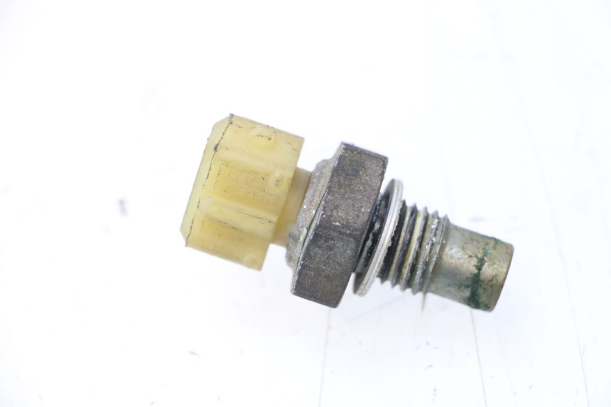 photo de WATER TEMPERATURE SENSOR PEUGEOT SATELIS COMPRESSOR K15 125 (2006 - 2009) - Zoom on usage condition