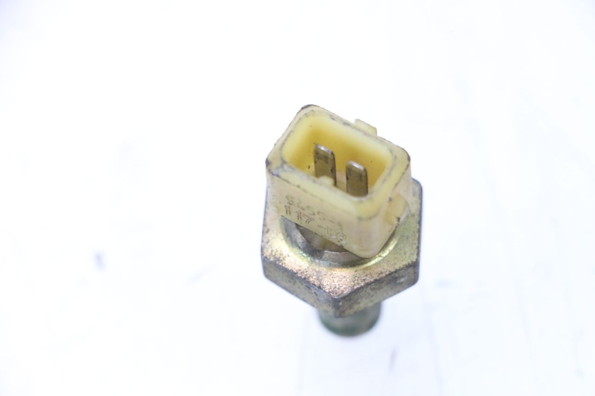 photo de WATER TEMPERATURE SENSOR PEUGEOT SATELIS COMPRESSOR K15 125 (2006 - 2009) - Alternative perspective