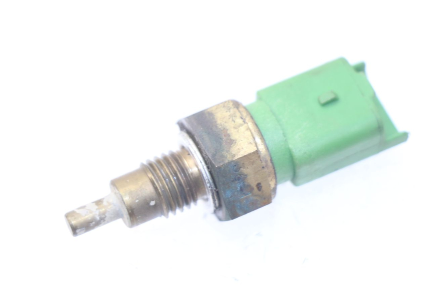 photo de WATER TEMPERATURE SENSOR PEUGEOT SATELIS 300 (2012 - 2015) - Zoom on usage condition