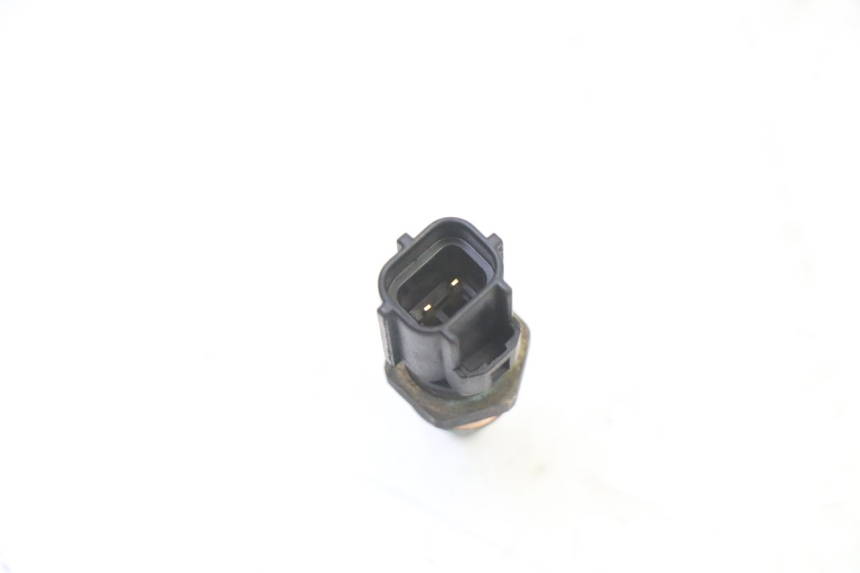 photo de WATER TEMPERATURE SENSOR SUZUKI SV S 650 (2003 - 2009) - Alternative perspective