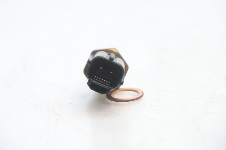 photo de WATER TEMPERATURE SENSOR SUZUKI SV S 650 (2003 - 2009) - Alternative perspective