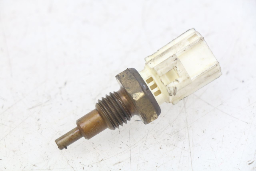 photo de WATER TEMPERATURE SENSOR YAMAHA XMAX X-MAX 125 (2006 - 2009) - Zoom on usage condition