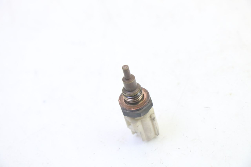 photo de WATER TEMPERATURE SENSOR YAMAHA X-MAX XMAX 125 (2010 - 2013) - Alternative perspective