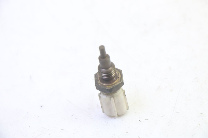 photo de WATER TEMPERATURE SENSOR YAMAHA X-MAX XMAX 125 (2010 - 2013) - Technical close-up