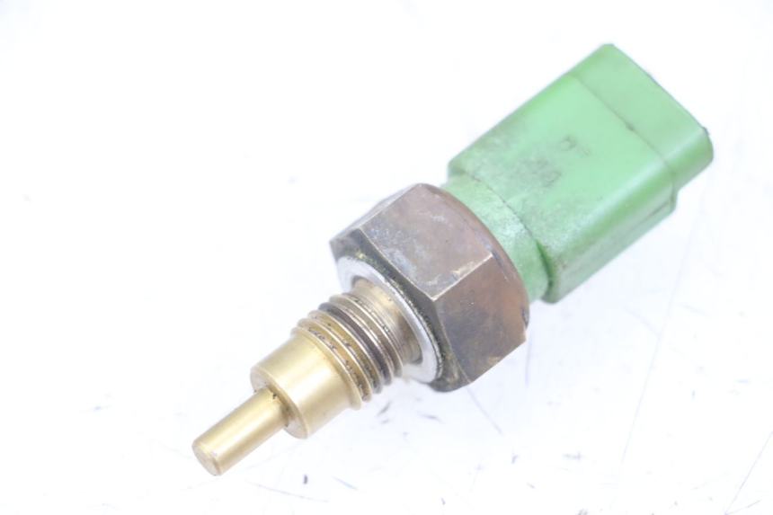 photo de WATER TEMPERATURE SENSOR PIAGGIO X10 125 (2012 - 2017) - Zoom on usage condition