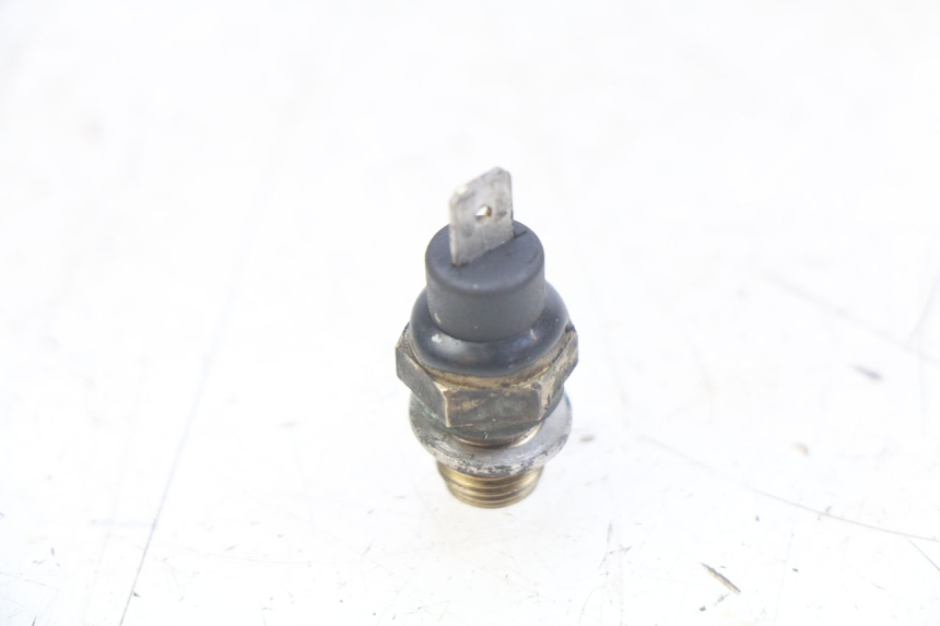 photo de WATER TEMPERATURE SENSOR PIAGGIO XEVO - X EVO 125 (2007 - 2017) - Zoom on usage condition