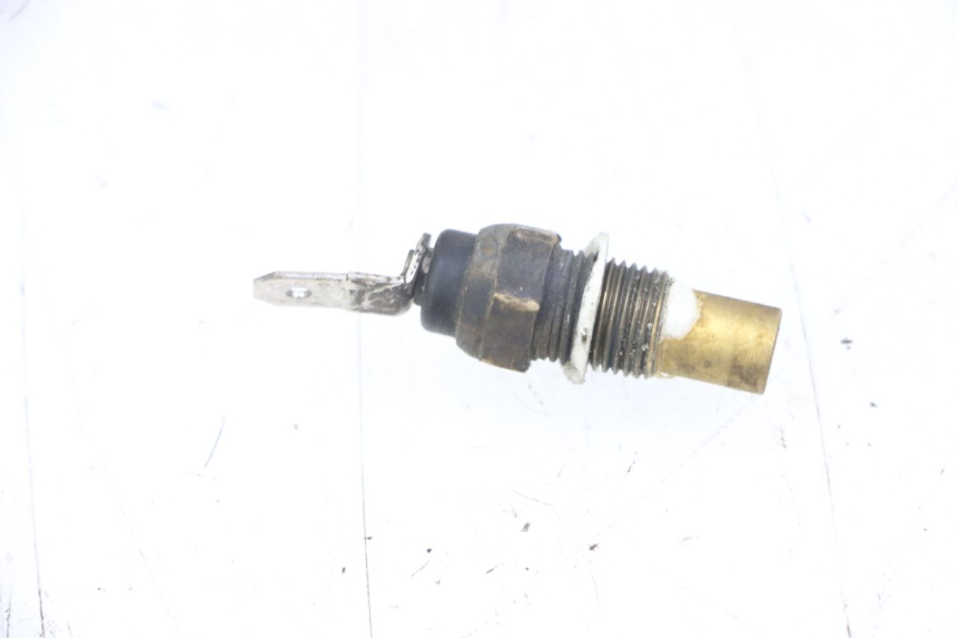 photo de WATER TEMPERATURE SENSOR HONDA XLV VARADERO 125 (2000 - 2006) - Zoom on usage condition