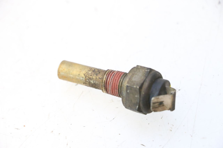 photo de WATER TEMPERATURE SENSOR YAMAHA YP MAJESTY 125 (2007 - 2010) - Alternative perspective