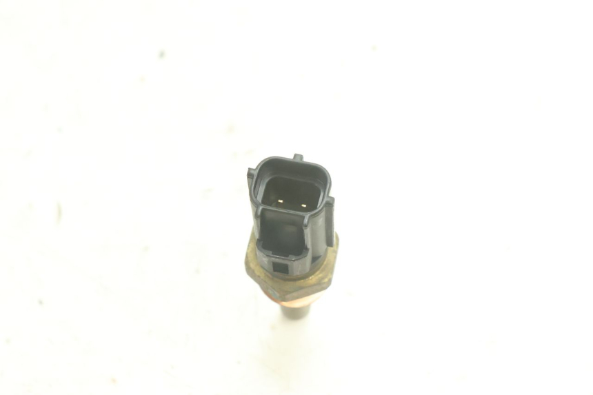 photo de WATER TEMPERATURE SENSOR YAMAHA YZF R6 600 (2008 - 2009) - Zoom on usage condition