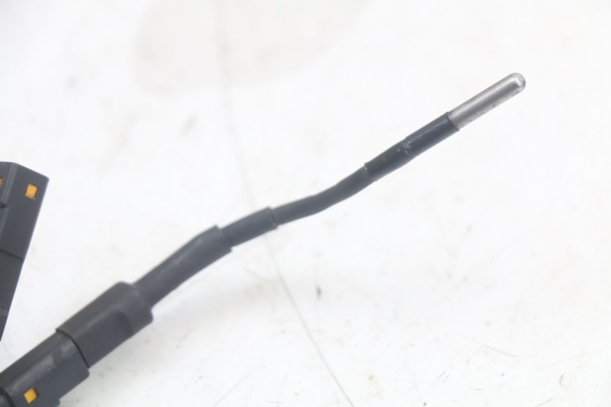 photo de OUTSIDE TEMPERATURE SENSOR QUADRO 3D S 350 (2013 - 2018) - Fixing points details