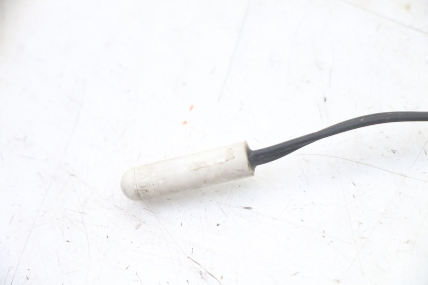 photo de OUTDOOR TEMPERATURE SENSOR PEUGEOT SATELIS COMPRESSOR K15 125 (2006 - 2009) - Zoom on usage condition