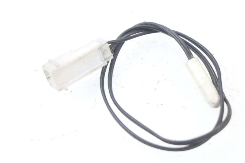 photo de OUTDOOR TEMPERATURE SENSOR PEUGEOT SATELIS COMPRESSOR K15 125 (2006 - 2009) - Component detail