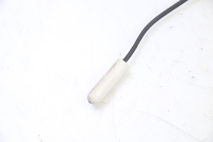 photo de OUTDOOR TEMPERATURE SENSOR PEUGEOT SATELIS 250 (2006 - 2012) - Zoom on usage condition