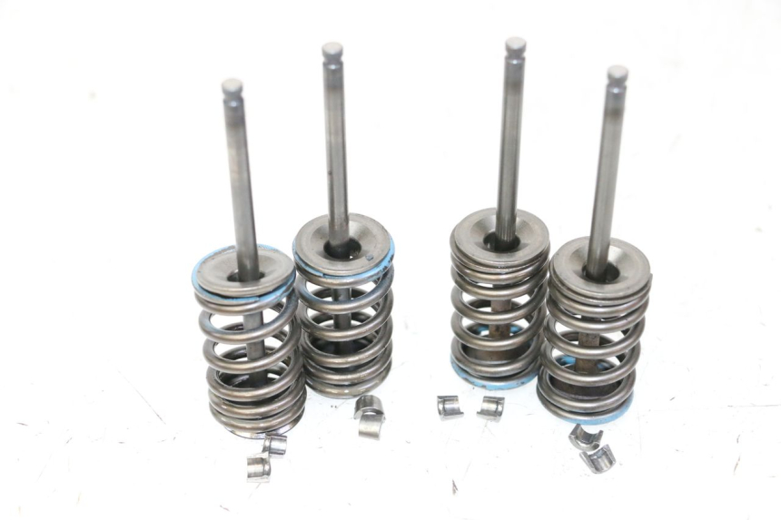 photo de ENGINE VALVE SUZUKI BURGMAN 125 (2007 - 2014) - Technical close-up