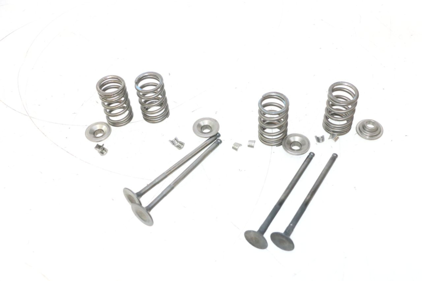 photo de ENGINE VALVE SUZUKI BURGMAN 125 (2007 - 2014) - Technical close-up