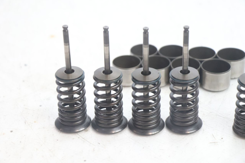 photo de ENGINE VALVE SUZUKI BURGMAN EXECUTIVE ABS 650 (2006 - 2012) - Additional view of the item