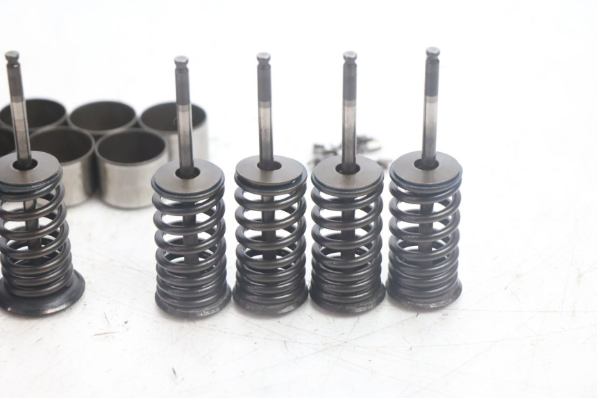 photo de ENGINE VALVE SUZUKI BURGMAN EXECUTIVE ABS 650 (2006 - 2012) - Distinctive features
