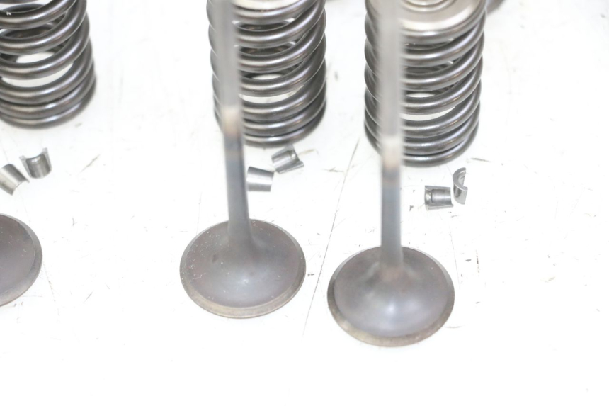 photo de ENGINE VALVE HONDA CB R 1000 (2018 - 2023) - Component zoom