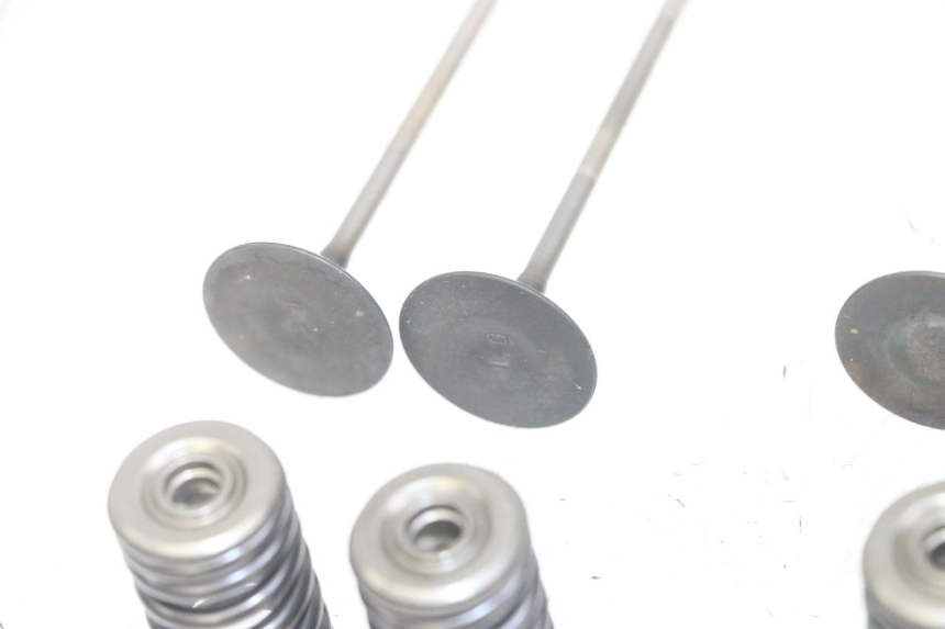 photo de ENGINE VALVE HONDA CB R 1000 (2018 - 2023) - Supplementary product photo