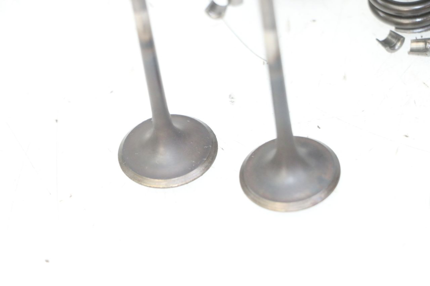 photo de ENGINE VALVE HONDA CB R 1000 (2018 - 2023) - Markings and original references