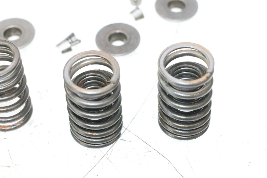 photo de ENGINE VALVE HONDA CB TWO FIFTY 250 (1991 - 2002) - Additional view of the item