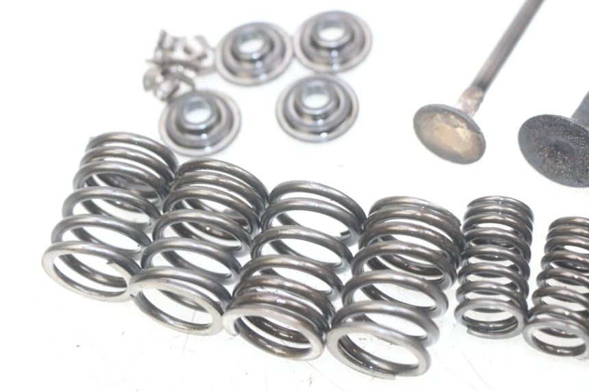 photo de VALVE HONDA CM 125 (1983 - 2003) - Technical close-up