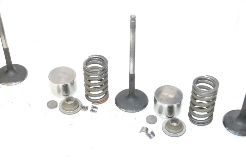 photo de ENGINE VALVE YAMAHA FJR 1300 (2001 - 2005) - Additional view of the item