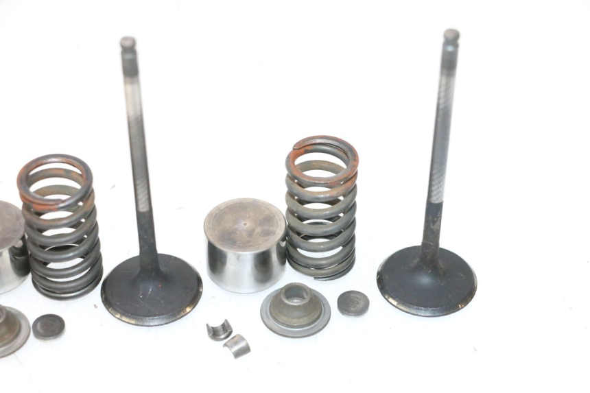 photo de ENGINE VALVE YAMAHA FJR 1300 (2001 - 2005) - High-resolution close-up