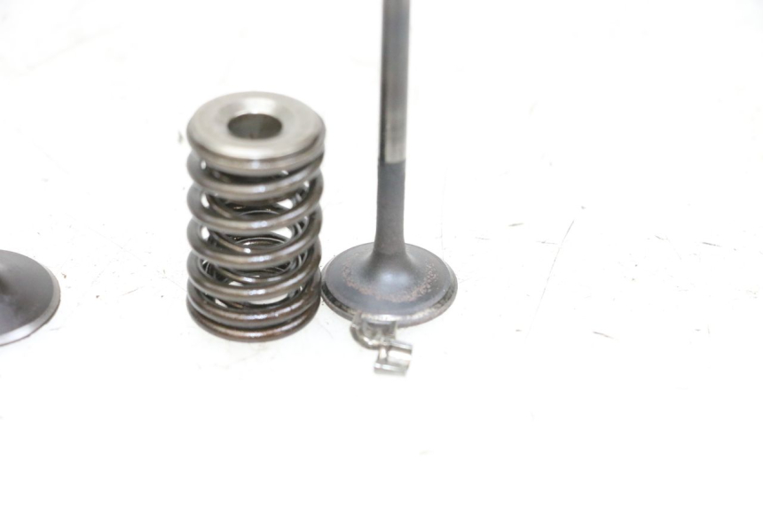 photo de ENGINE VALVE KYMCO LIKE 125 (2009 - 2016) - Surface and material condition