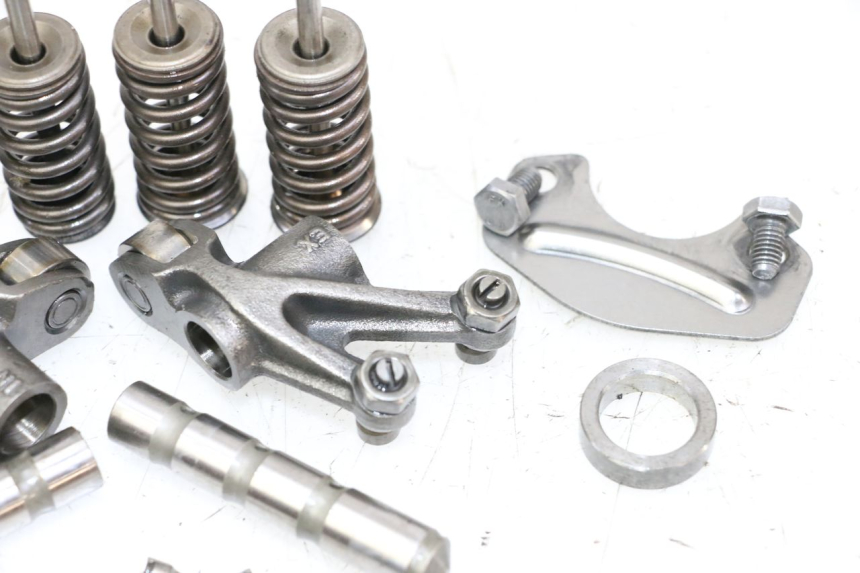 photo de ENGINE VALVE PEUGEOT SATELIS 125 (2010 - 2012) - Technical close-up