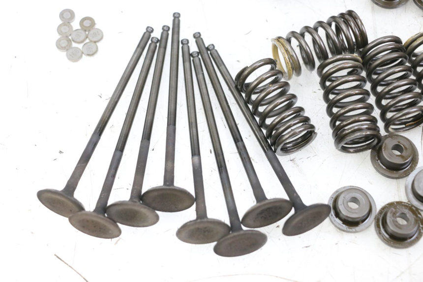 photo de ENGINE VALVE SUZUKI GSR 750 (2011 - 2017) - Technical close-up