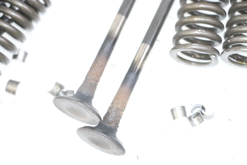 photo de ENGINE VALVE PIAGGIO VESPA GRANTURISMO 200 (2004 - 2005) - Alternative perspective