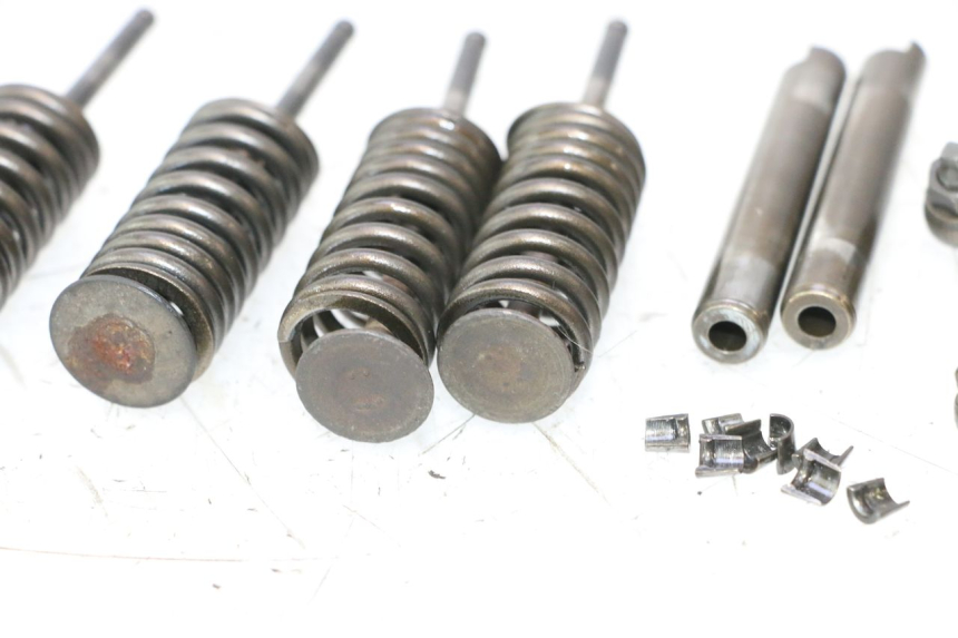 photo de ENGINE VALVE YAMAHA X-MAX XMAX 125 (2010 - 2013) - Alternative perspective