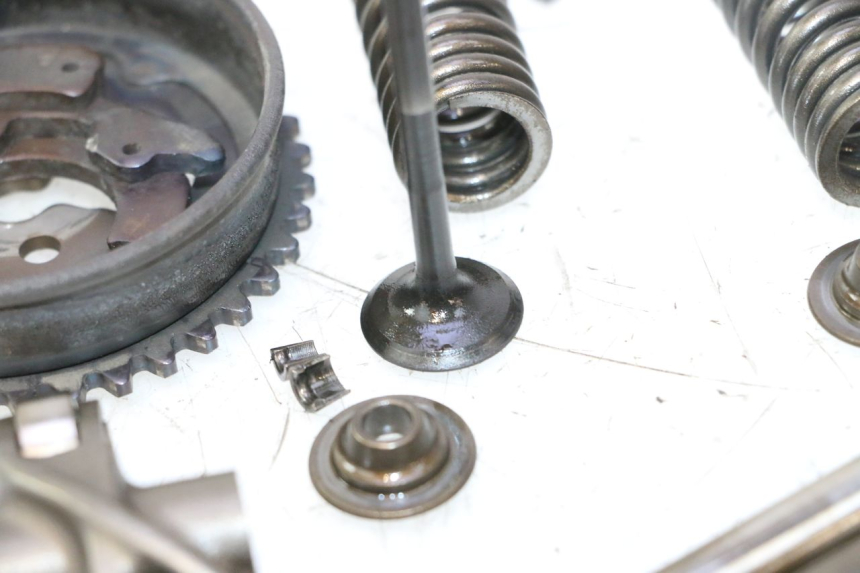 photo de ENGINE VALVE YAMAHA X-MAX XMAX 125 (2010 - 2013) - Surface and material condition