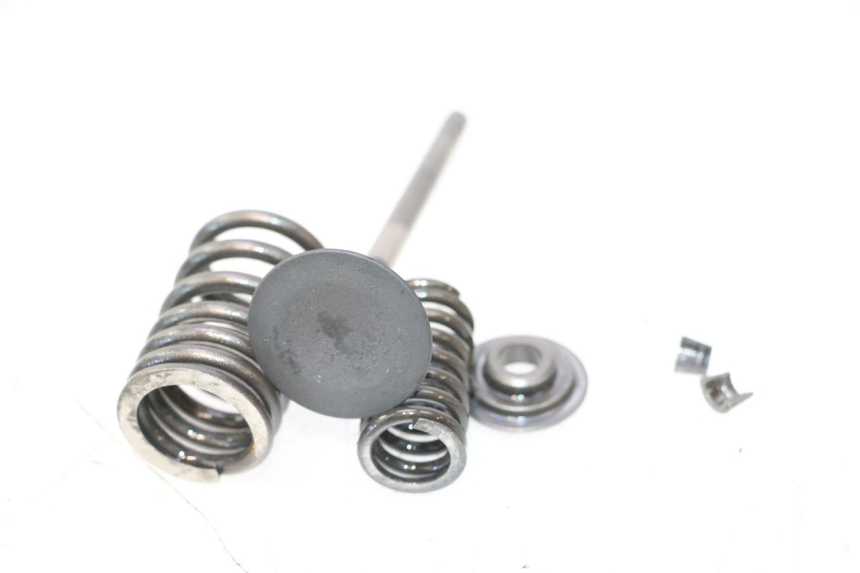 photo de ENGINE VALVE SMC XROAD 150 - Alternative perspective