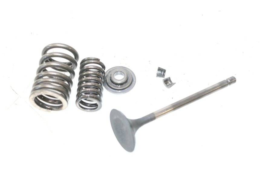 photo de ENGINE VALVE SMC XROAD 150 - Technical close-up