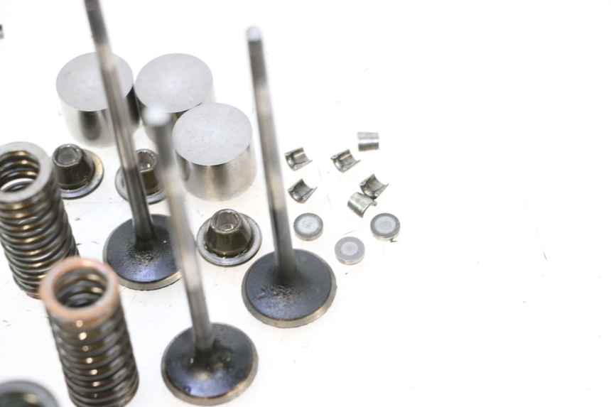 photo de ENGINE VALVE YAMAHA YZF R GENESIS 750 (1993 - 1998) - Additional view of the item