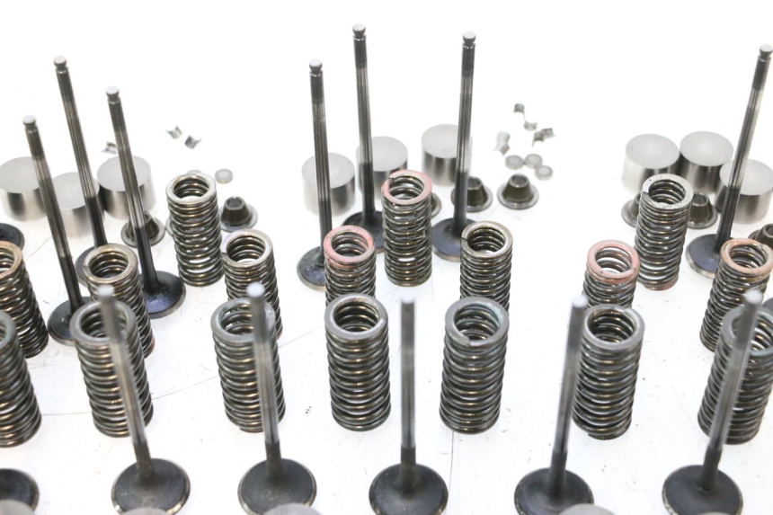 photo de ENGINE VALVE YAMAHA YZF R GENESIS 750 (1993 - 1998) - Component zoom