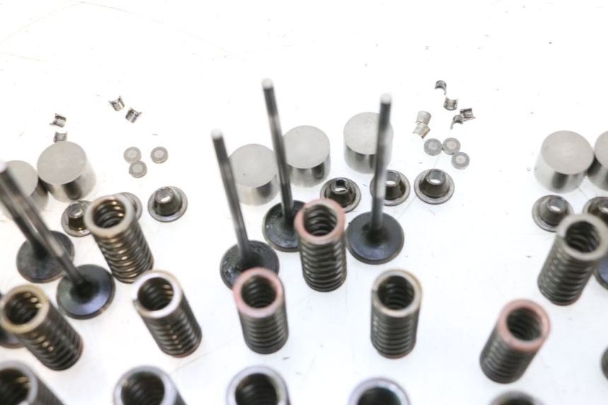 photo de ENGINE VALVE YAMAHA YZF R GENESIS 750 (1993 - 1998) - Supplementary product photo