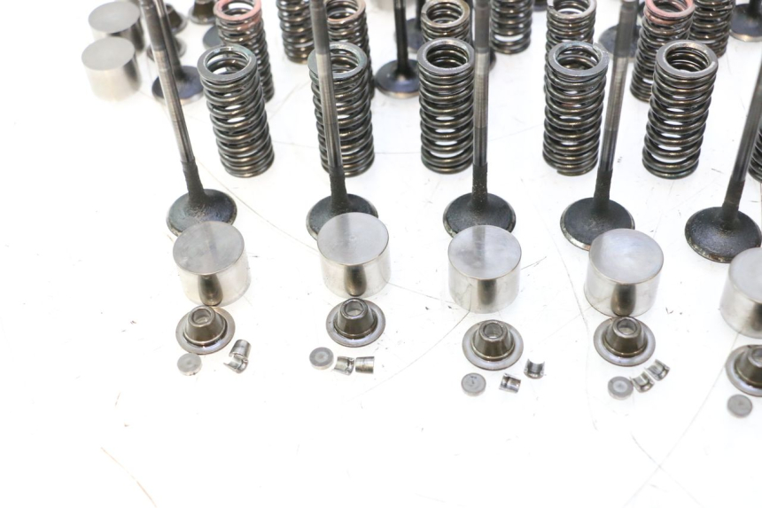 photo de ENGINE VALVE YAMAHA YZF R GENESIS 750 (1993 - 1998) - Alternative angle