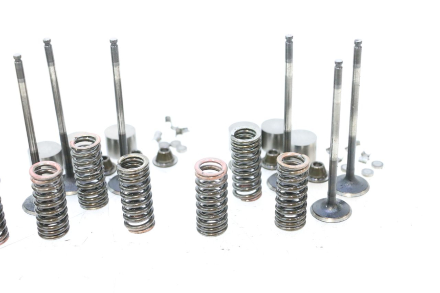 photo de ENGINE VALVE YAMAHA YZF R GENESIS 750 (1993 - 1998) - Alternative perspective