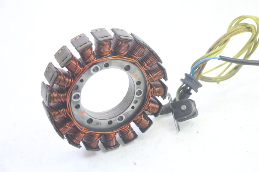 photo de STATOR SUZUKI BURGMAN EXECUTIVE ABS 650 (2006 - 2012) - Technical close-up
